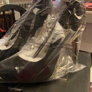 Women’s INC Size 6.5M Black Heels